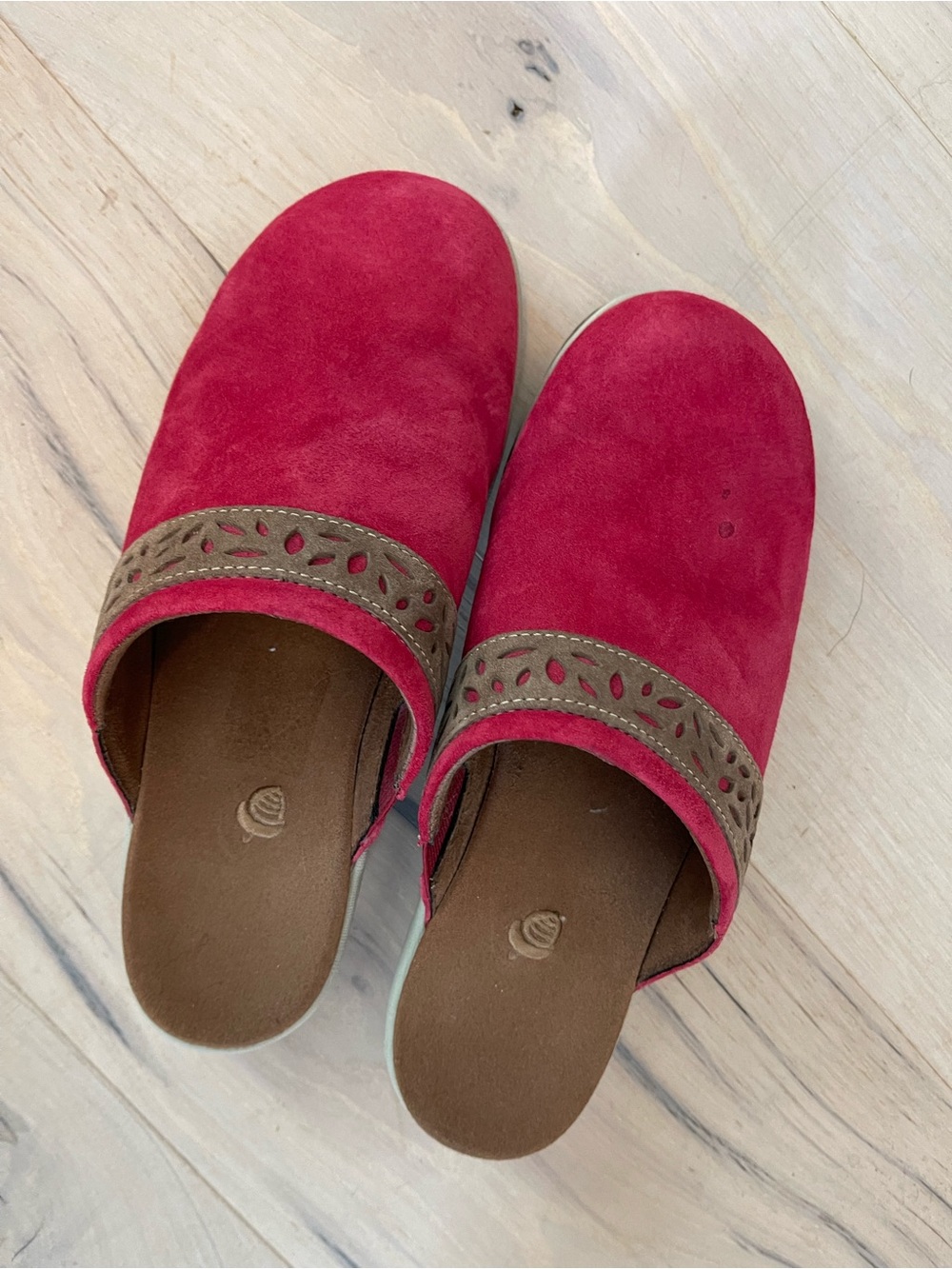 Acorn Red Suede Slip-On Clogs with Brown Decorative Band size 6M